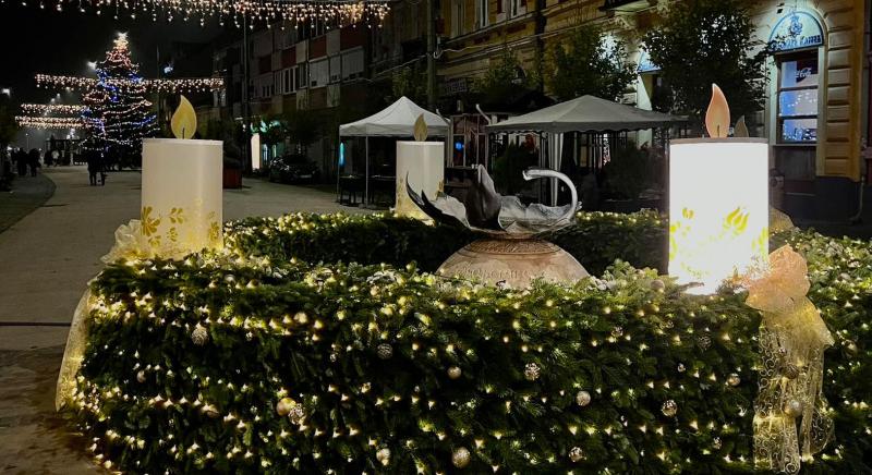 Kigyúltak a karácsonyi fények – Első adventi gyertyagyújtó ünnepély Kalocsán
