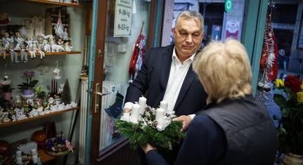 O. Viktor magyar állampolgár hadművelete: adventi koszorút vásárolt