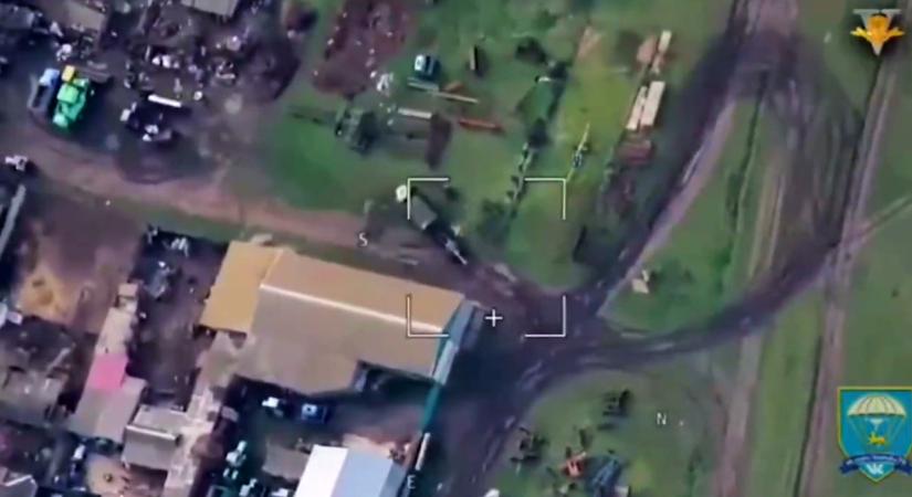 Így kapták telibe egy orosz drónnal az ukrán tüzéreket (videó) (videó)