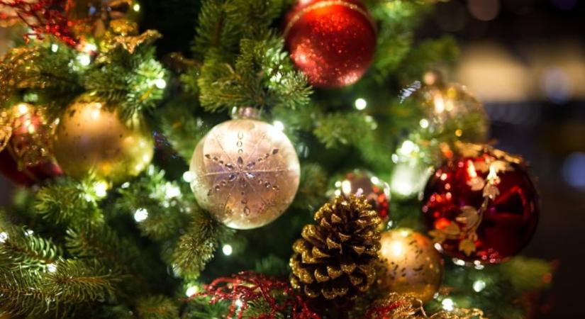 Üveggömb és műfenyő: ezek az idei karácsonyi trendek