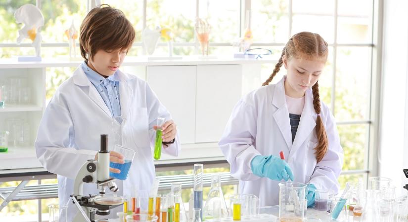 Felkelteni a diákok érdeklődését a kémia iránt – tanároknak ír ki pályázatot az Egis