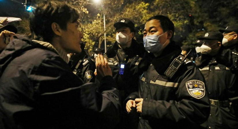 Lecsap a rendőrség a lezárások ellen tüntetőkre Kínában