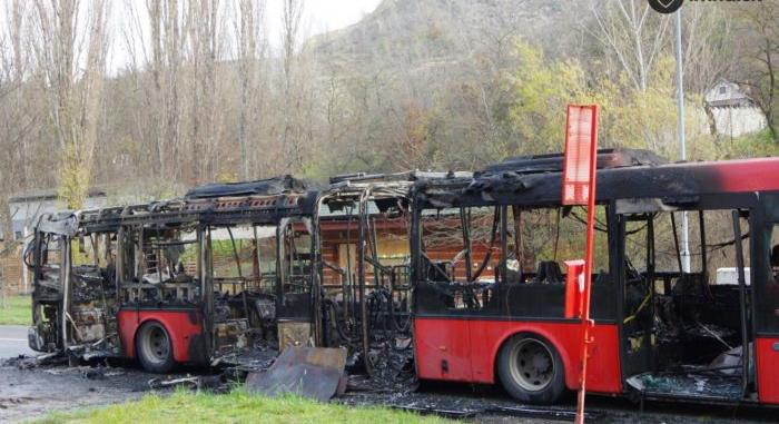 Kiégett egy városi busz Pozsonyban (képekkel)