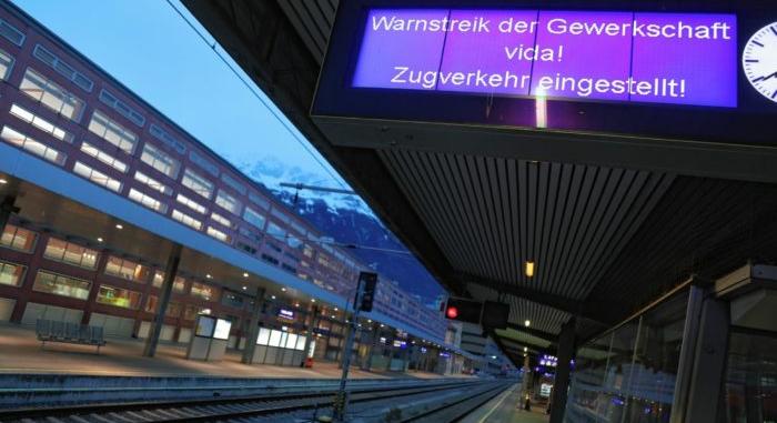 Leállt a vonatközlekedés Ausztriában – a szakszervezet 12 százalékos béremelést követel