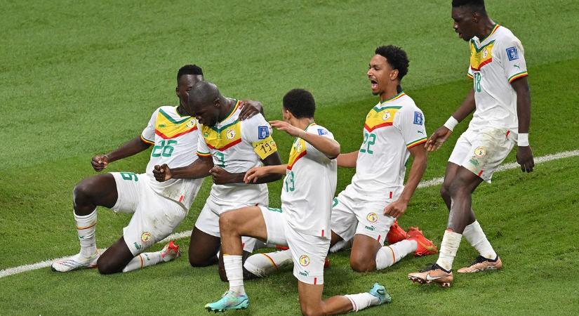 Gyors ütésváltás után Szenegál követi Hollandiát a nyolcaddöntőbe