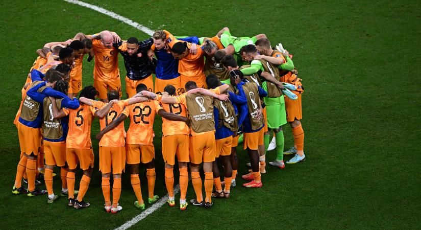 Hollandia és Szenegál már nyolcaddöntős
