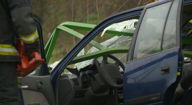 Felnyársalta a kocsiját egy sorompó, meghalt az autót vezető 72 éves nő