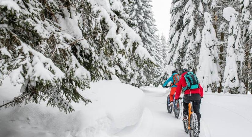 Nem csak az autóra, a kerékpárra is kell téligumi: ezeket a szabályokat tartsd be, ha hidegben biciklizel