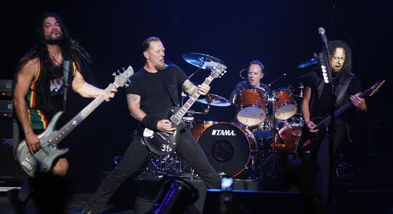 Hat év után új számmal jelentkezett a Metallica
