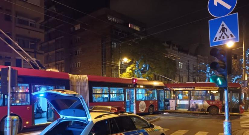 Trolibuszok ütköztek Szeged belvárosában