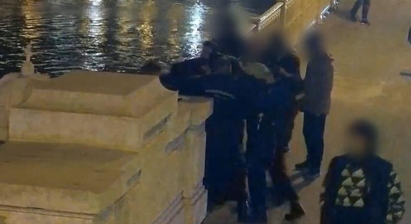 „Meg akarok halni!”– a Margit híd kamerája felvette a 21 éves egyetemista élet-halál harcát