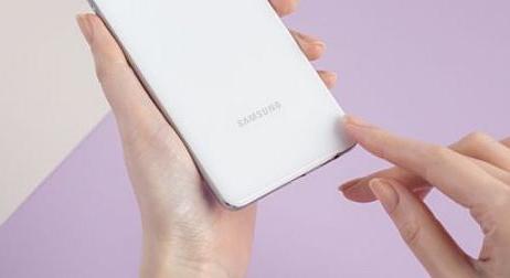 Régebbi, olcsóbb Galaxy telefonokra is kiadta az Android 13-at a Samsung