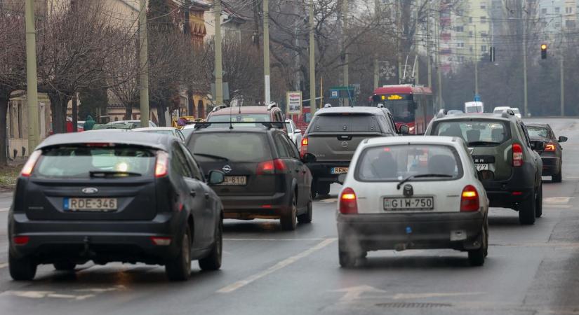 ÚtOn: sűrűsödnek a járművek Szeged útjain