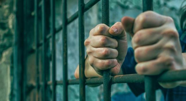 „Nemi erőszakoló klubot” működtettek az őrök a női börtönben, ahol több sztár is raboskodott