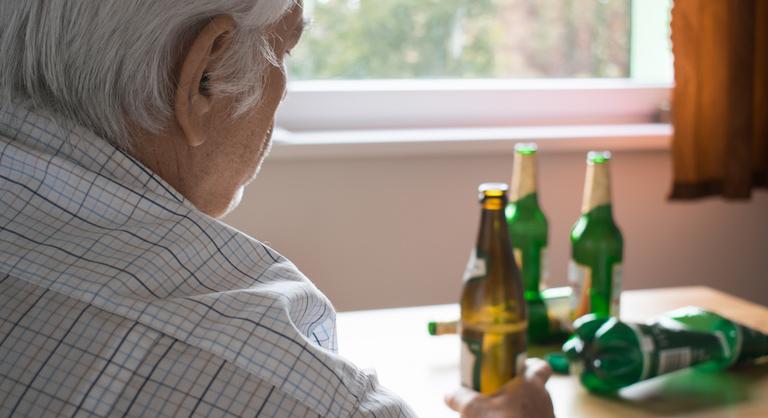 Az amerikai idősek körében egyre súlyosabb problémává válik a kábítószer- és alkoholfogyasztás