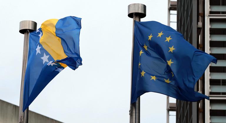 Uniós bővítési biztos: Bosznia-Hercegovina december közepén megkaphatja a tagjelölti státuszt