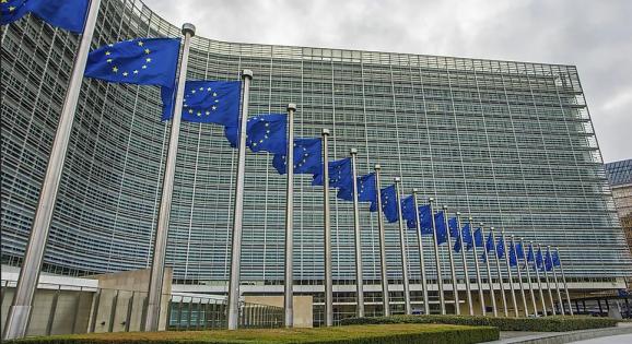 A Magyarországnak járó uniós források zárolását javasolja az Európai Bizottság