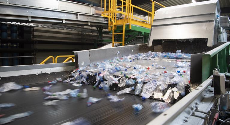 Új uniós szabványt javasoltak a műanyag hulladék csökkentésére