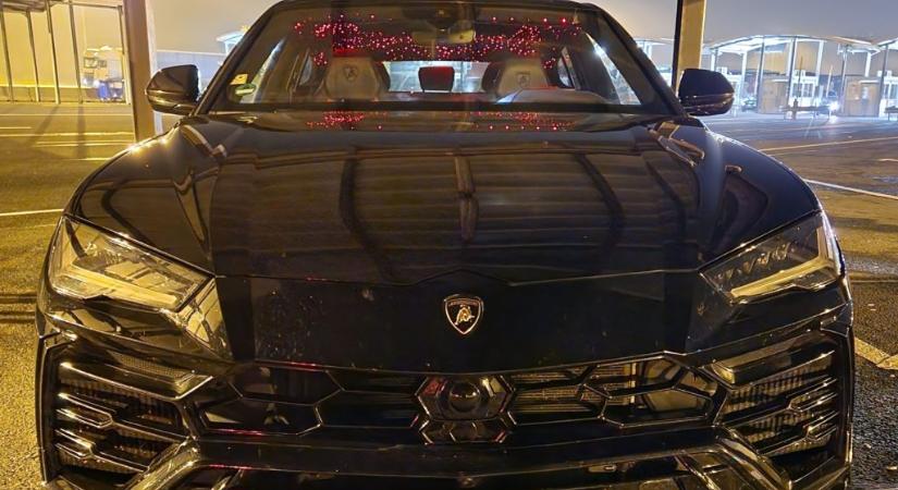 Százmilliós Lamborghinit foglaltak le Csanádpalotán