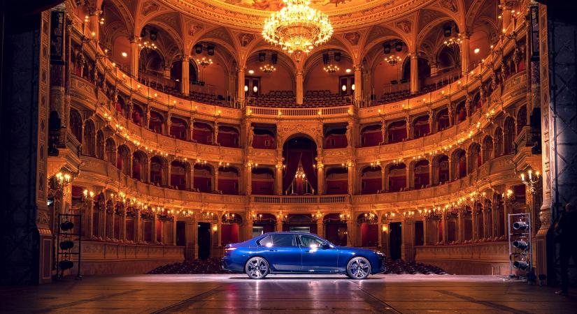 BMW i7, avagy az Operaház fantomja – művészi fotók a luxuslimuzinról
