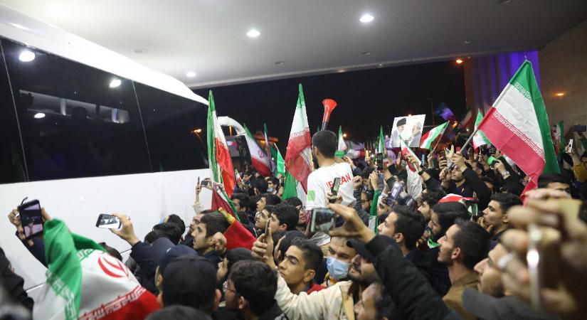 Az iráni biztonsági erők agyonlőttek egy férfit, aki a válogatott vereségét ünnepelte