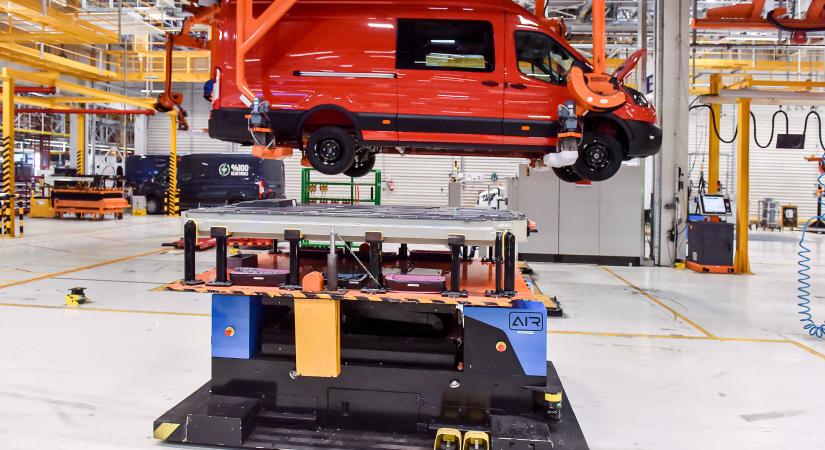 Így készülnek a Ford elektromos kisáruszállítói