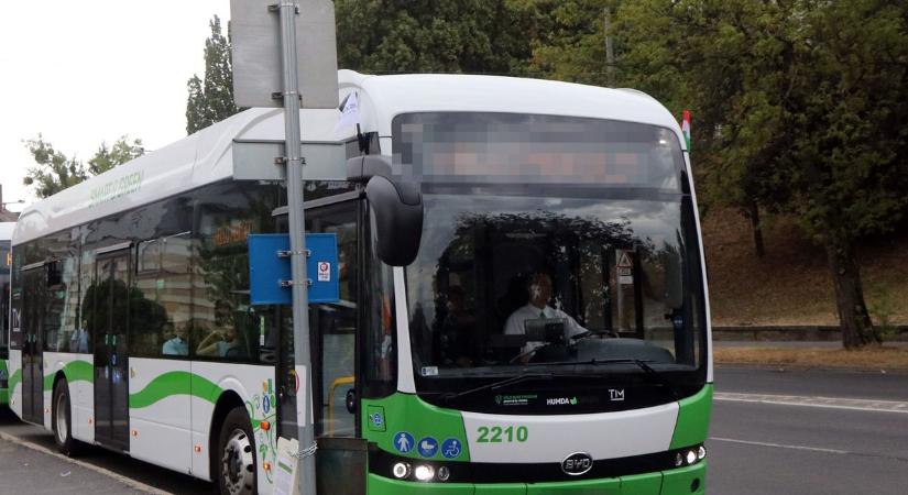 Új elektromos busz járja Komlót