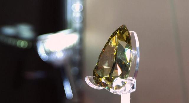Luxuscikkek kalapács alatt: a világ legnagyobb hibátlan gyémántjára is lehet licitálni New Yorkban