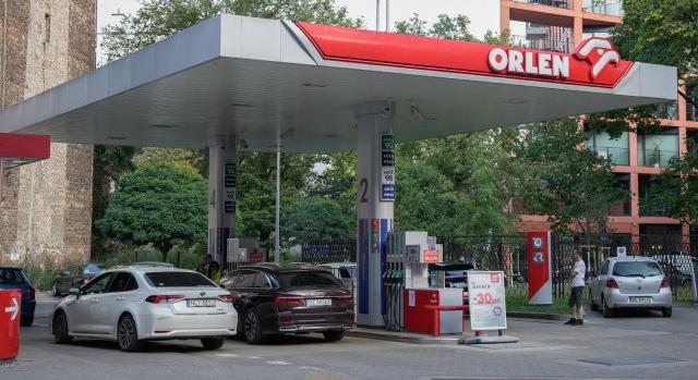 Hamarosan új benzinkúthálózatnál lehet tankolni, jön az Orlen