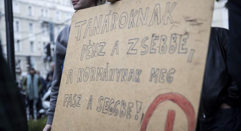Skrabski Fruzsina (Facebook): Vérlázítónak tartom, hogy gyerekeket visznek ki tüntetni iskolaidőben
