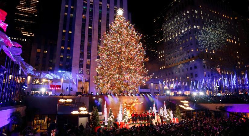 Felgyulladtak a fények New York legendás karácsonyfáján: 50 ezer lámpával világították ki