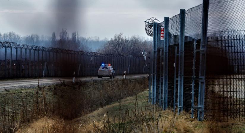 Csaknem 350 határsértőt állított meg a kerítés