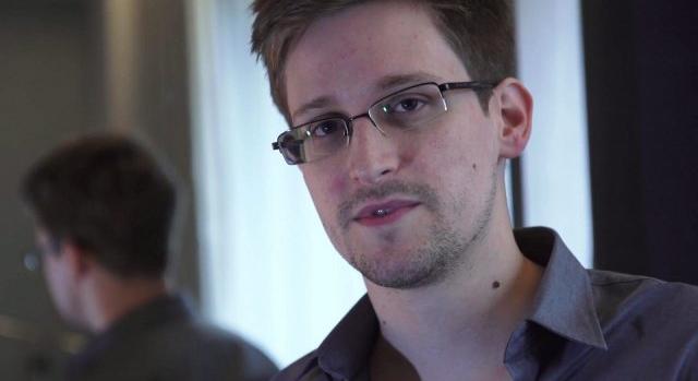 Edward Snowden orosz állampolgár lett
