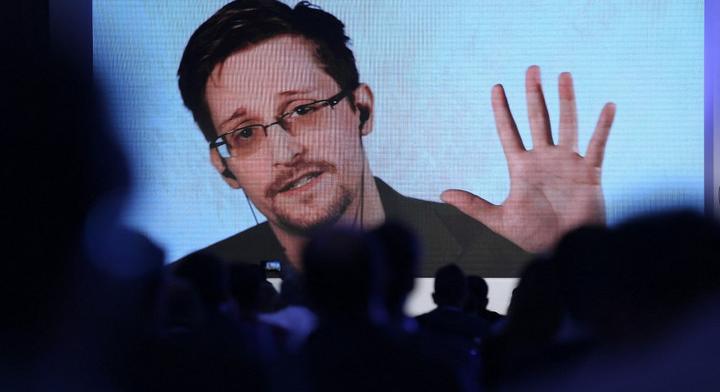 Letette az orosz állampolgársági esküt Edward Snowden