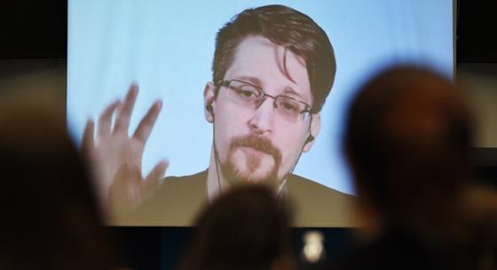 Letetette az orosz állampolgársági esküt Edward Snowden