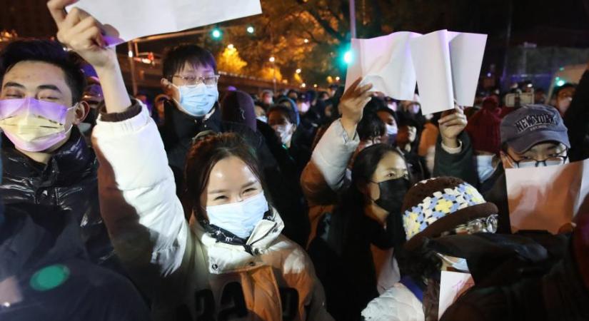 A kínai hatóságok „veszélyhelyzeti szintű cenzúrát” vezettek be a tiltakozások miatt