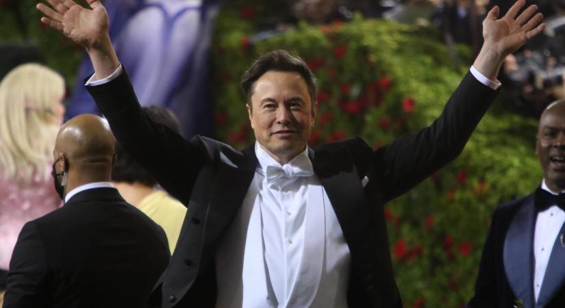 Ezt teszi a gazdagság? Sokkolóan durván elhízott Elon Musk – Durva fotókon a félmeztelen milliárdos