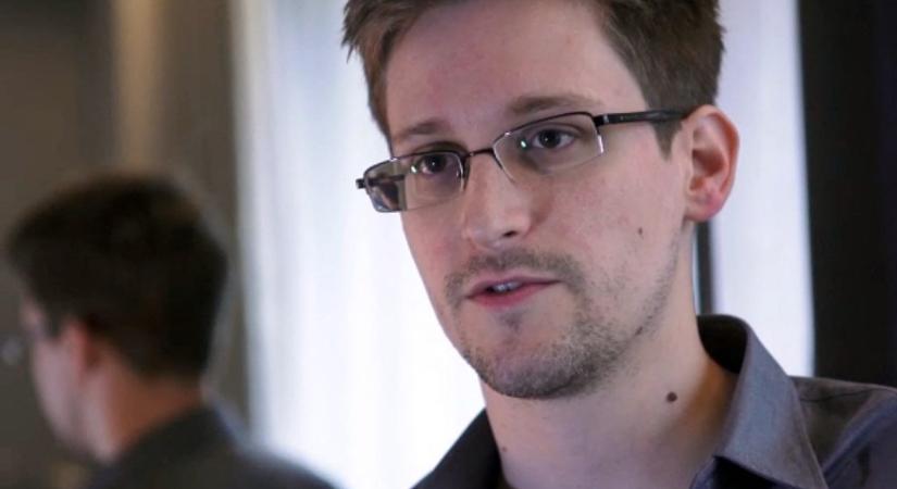 Edward Snowden hivatalosan is orosz állampolgár lett