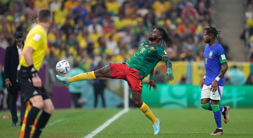 A Brazília-Kamerun meccsen utolsó perces gól és döbbenetes kiállítás is volt