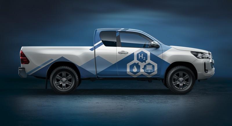 Hidrogén üzemanyagcellás kivitelt fejlesztenek a Toyota Hiluxból