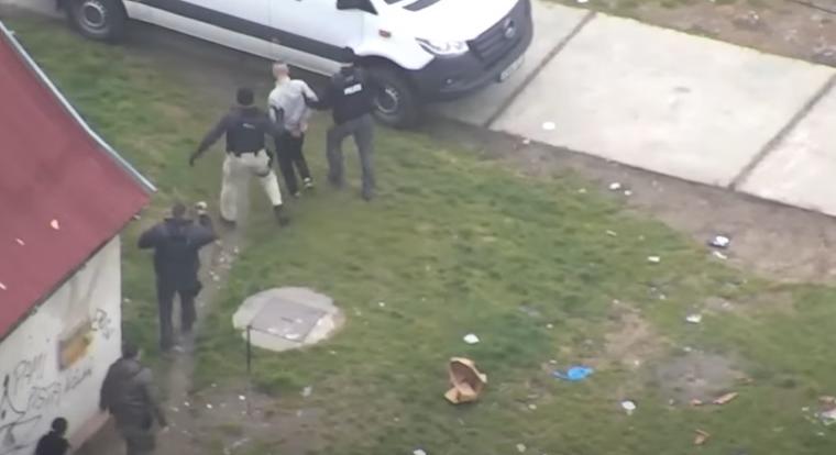Megjöttek a „kutya” rendőrök, miután videóban üzent a körözött testvérpár