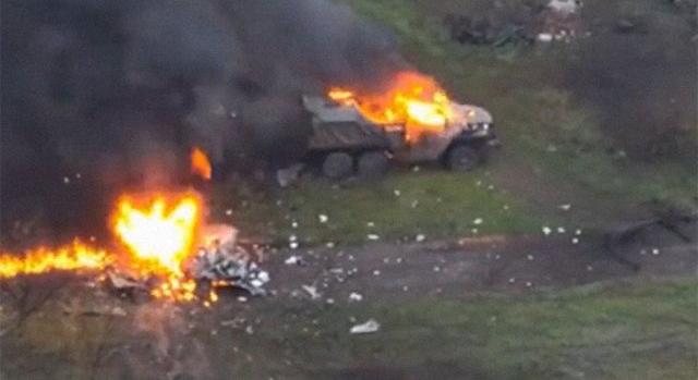 Tűzgolyóvá vált az orosz katonai teherautó, a sofőr így is megpróbálta tovább vezetni