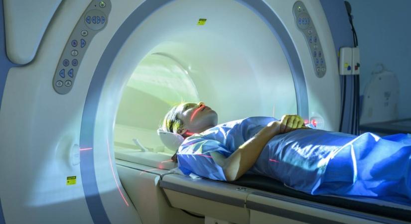 Füstölni kezdett az MRI-készülék a temesvári kórházban, közel 90 embert kellett kimenekíteni