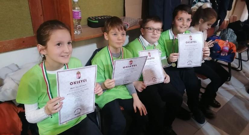 Aranyérmet szerzett a nagykanizsai Hevesi-iskola csapata az országos matematika verseny döntőjében