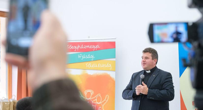 Magyar állami támogatással épült katolikus ifjúsági házat avattak Székelyföldön