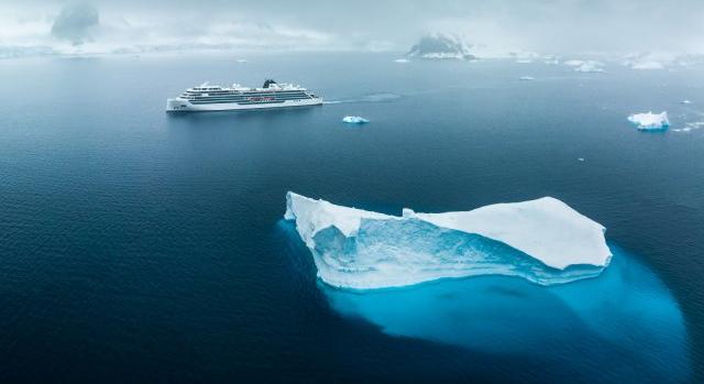 Halálos rémálommá vált az antarktiszi sétahajózás, gigászi hullám csapott le az óceánjáróra