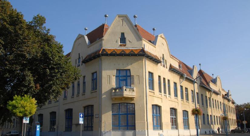 Befejeződött a szentesi Szent Erzsébet Katolikus Általános Iskola és Óvoda épületének felújítása