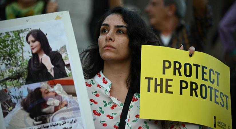 Meghátrált a hatalom, megszüntetik az erkölcsrendészetet Iránban