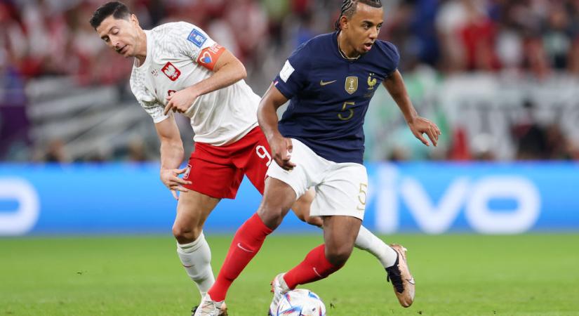 Vb 2022: Koundé nyakláncban focizott a lengyelek ellen, a játékvezető egy félidő után vette észre – VIDEÓ