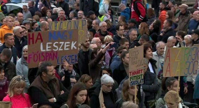 Már az Európai Bizottság is követi a kirúgott magyar tanárok történetét